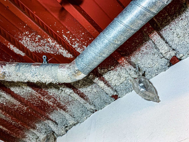 鉄骨に吹き付けられたアスベスト含有吹付材